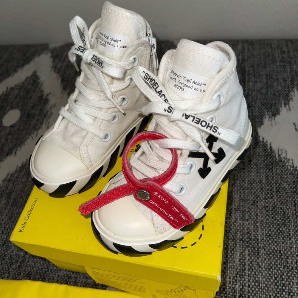 Off white size 24 toddler unisex.